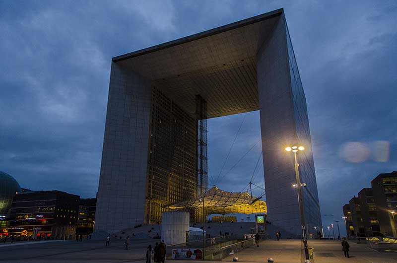 175 - Francia - Paris - La Defense - imagen nocturna.jpg
